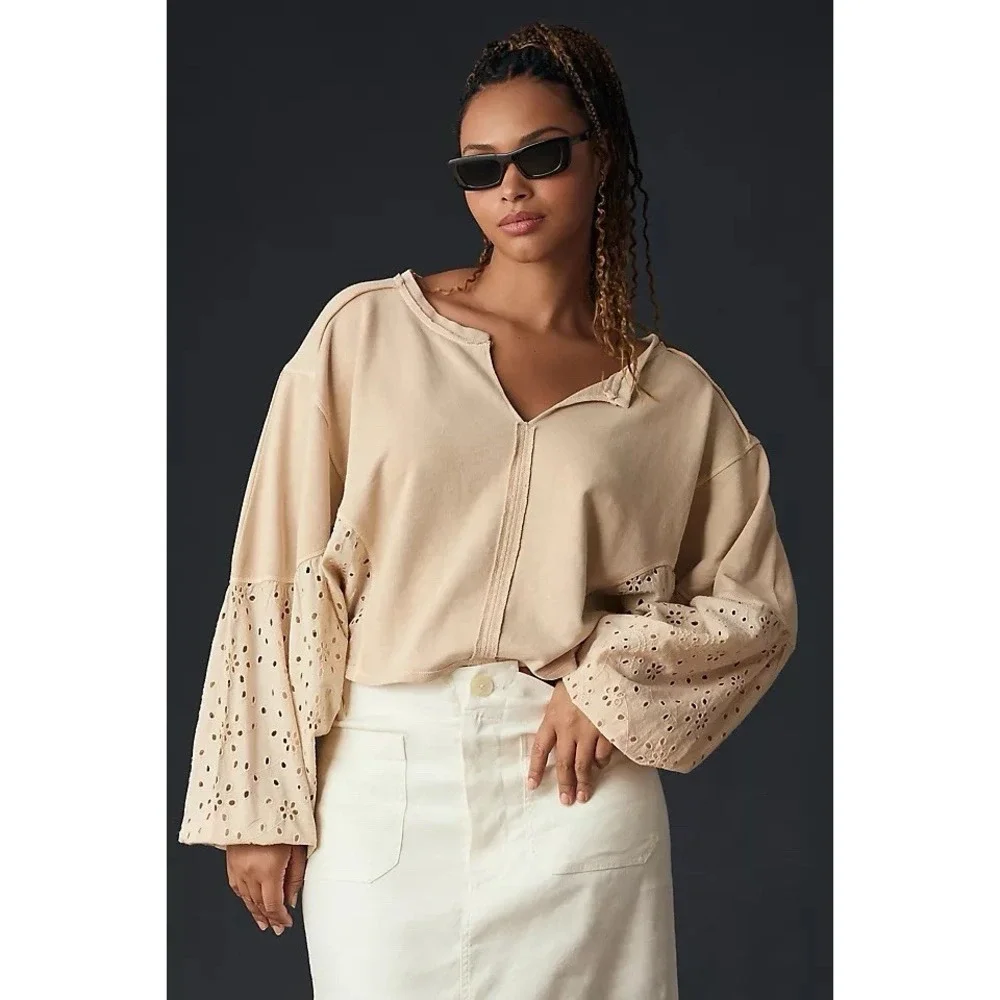 Pilcro Anthropologie Beige Batwing Boho Eyelet Cropped Sweatshirt Top Size Small